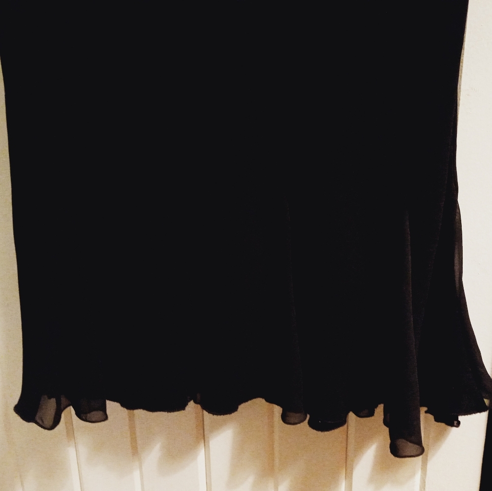 SALE! Elegant black dress with draped neckline & trumpet skirt - Picture 5 of 9